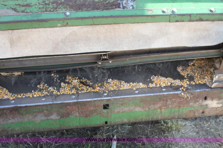 image for item H7320 1987 John Deere 7720 Titan II RWA combine