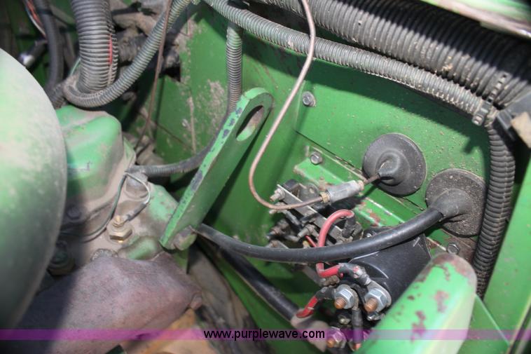 image for item H7320 1987 John Deere 7720 Titan II RWA combine