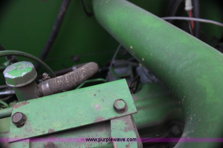 image for item H7320 1987 John Deere 7720 Titan II RWA combine