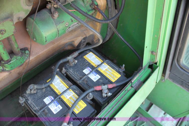 image for item H7320 1987 John Deere 7720 Titan II RWA combine