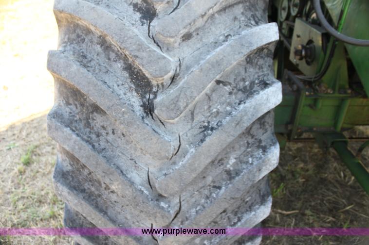 image for item H7320 1987 John Deere 7720 Titan II RWA combine