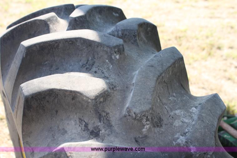 image for item H7320 1987 John Deere 7720 Titan II RWA combine