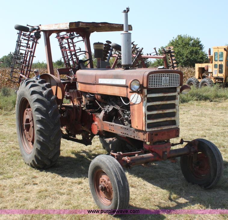 image for item H7329 Farmall 560 tractor