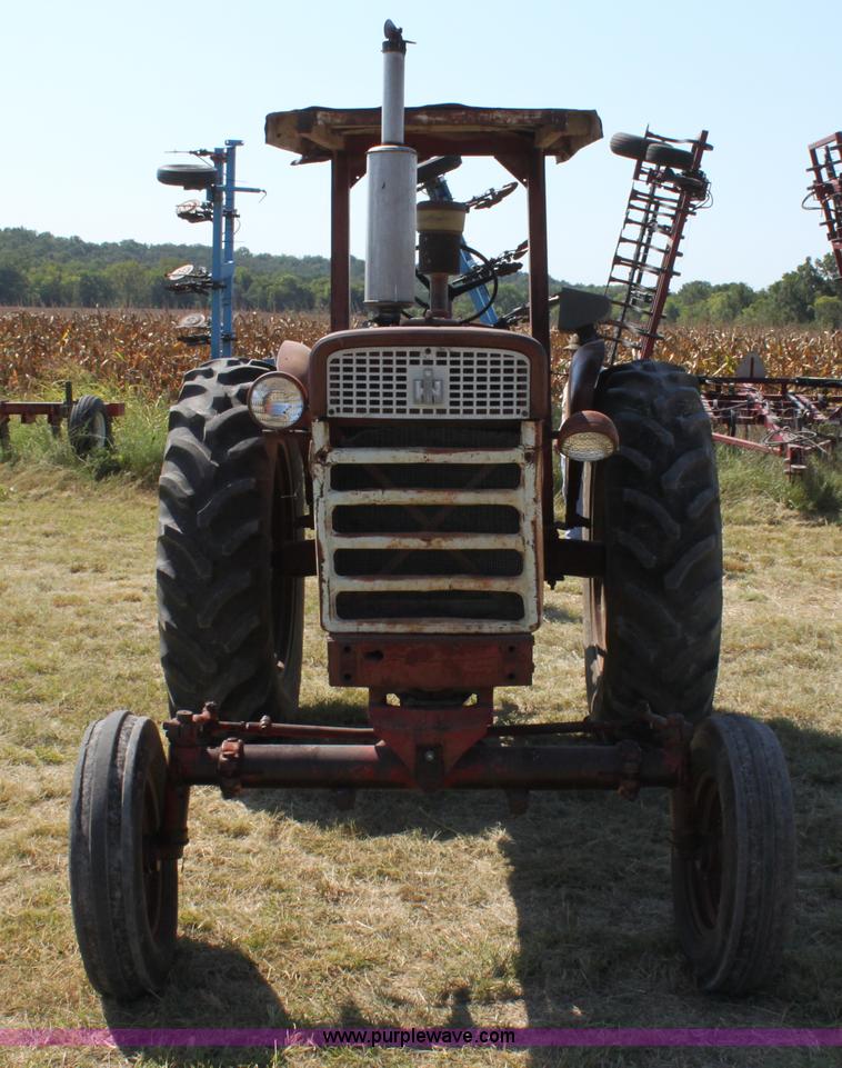 image for item H7329 Farmall 560 tractor