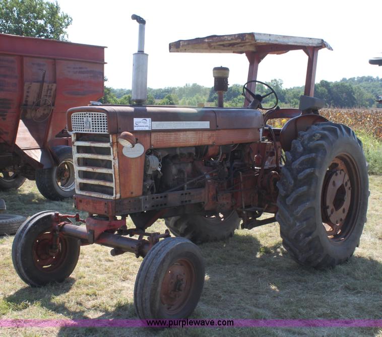 image for item H7329 Farmall 560 tractor