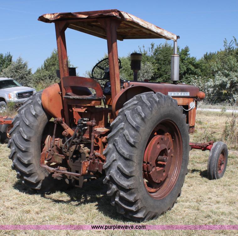 image for item H7329 Farmall 560 tractor