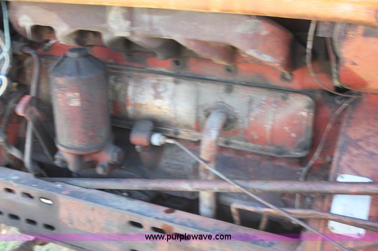 image for item H7329 Farmall 560 tractor