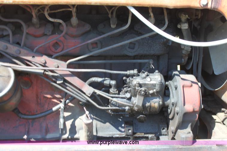 image for item H7329 Farmall 560 tractor