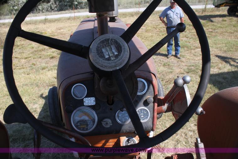 image for item H7329 Farmall 560 tractor