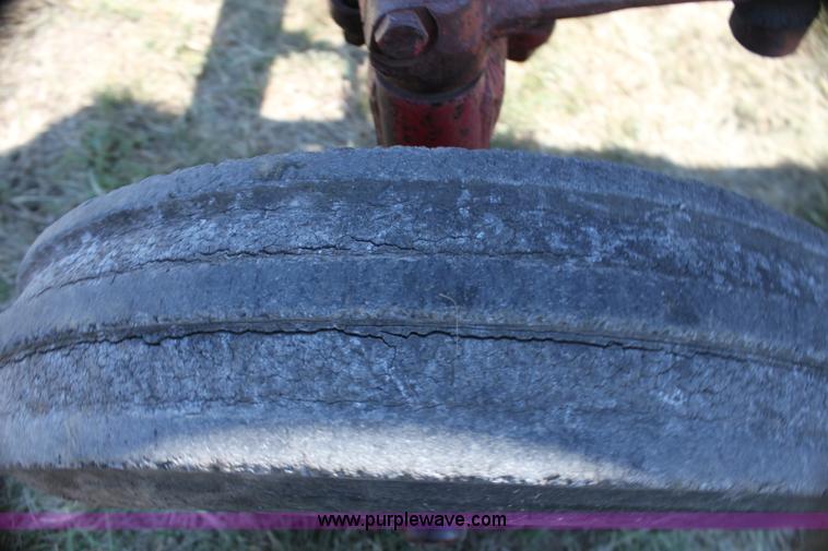 image for item H7329 Farmall 560 tractor