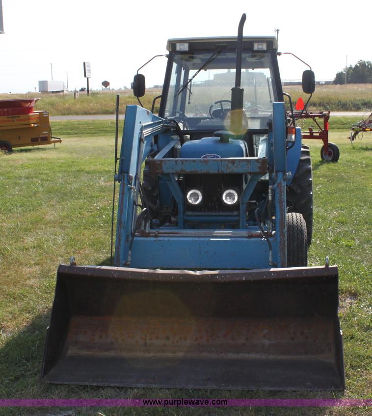 image for item H7346 1990 Ford 4630 tractor