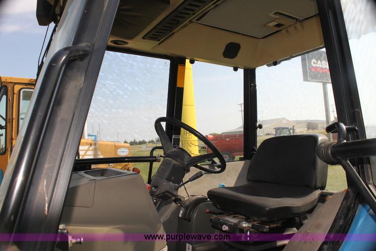 image for item H7346 1990 Ford 4630 tractor