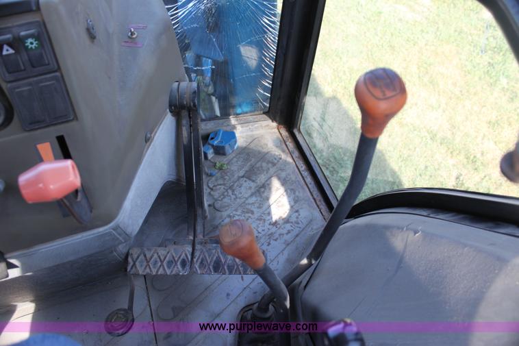 image for item H7346 1990 Ford 4630 tractor