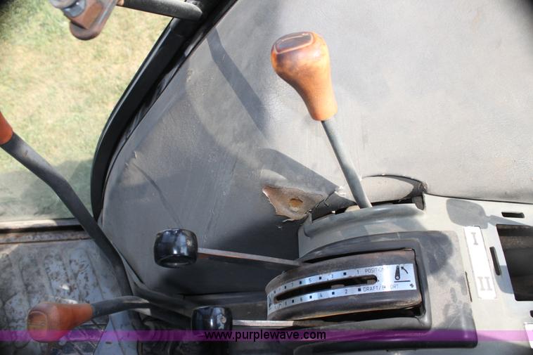 image for item H7346 1990 Ford 4630 tractor