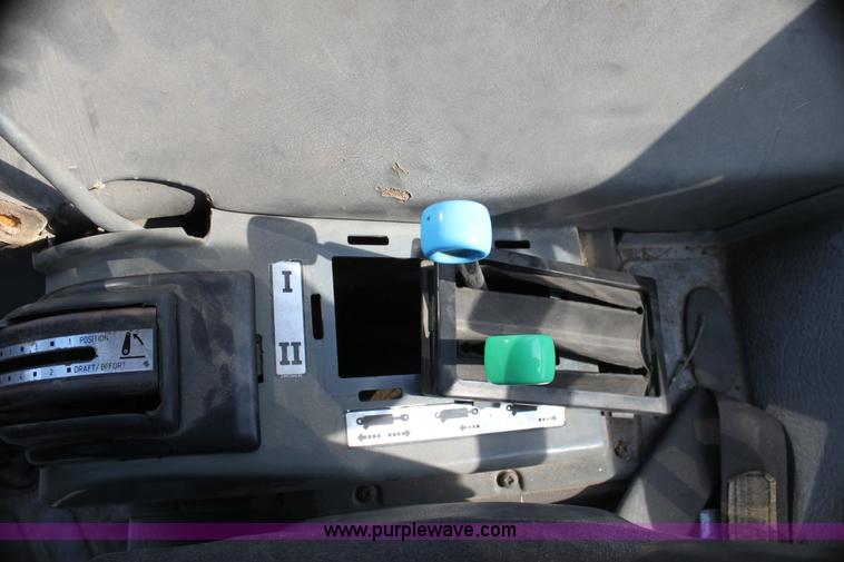 image for item H7346 1990 Ford 4630 tractor