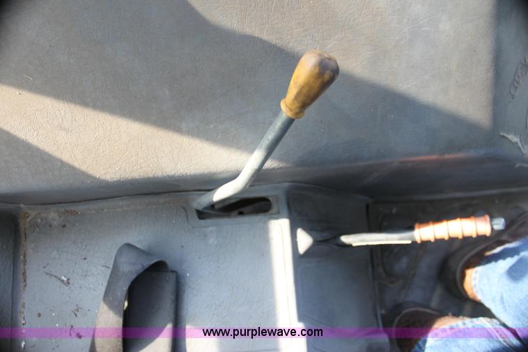 image for item H7346 1990 Ford 4630 tractor