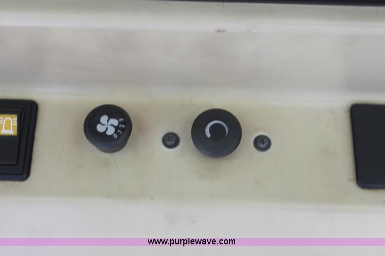 image for item H7346 1990 Ford 4630 tractor