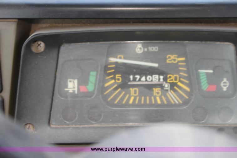 image for item H7346 1990 Ford 4630 tractor