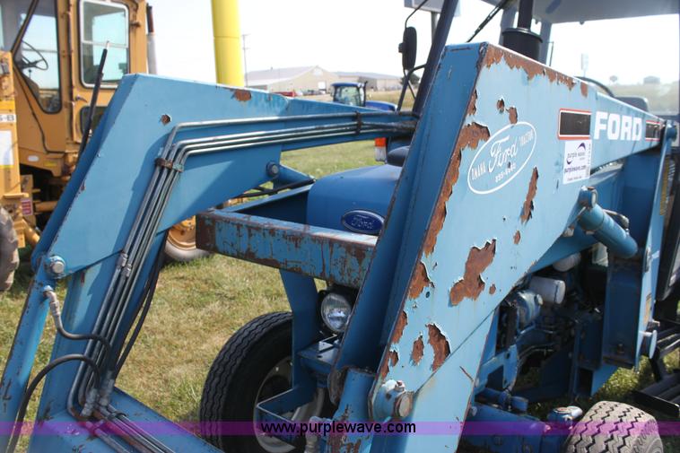image for item H7346 1990 Ford 4630 tractor