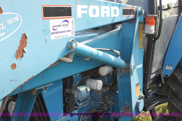 image for item H7346 1990 Ford 4630 tractor