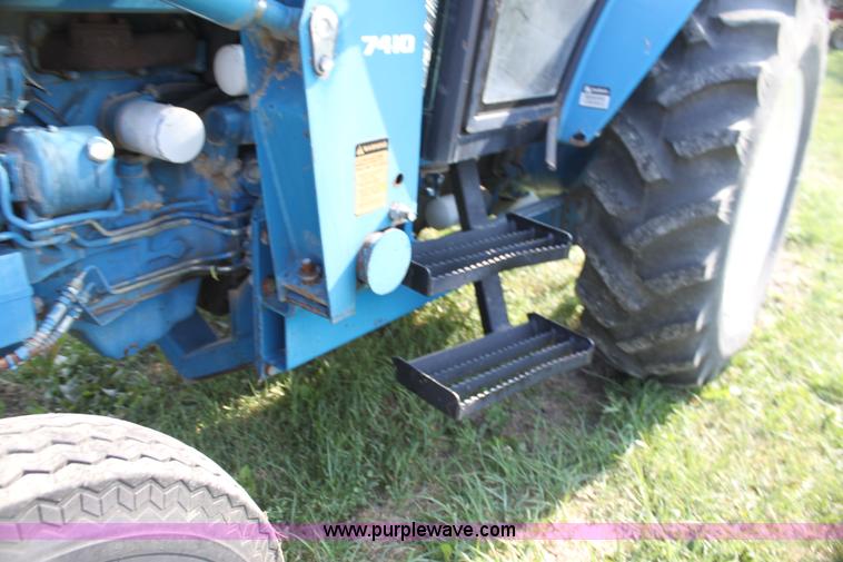 image for item H7346 1990 Ford 4630 tractor