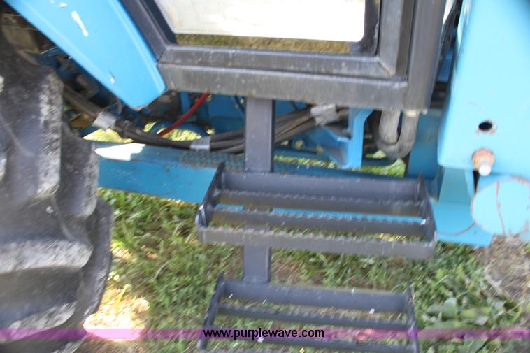 image for item H7346 1990 Ford 4630 tractor