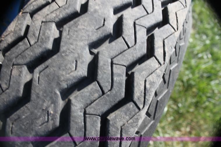 image for item H7346 1990 Ford 4630 tractor