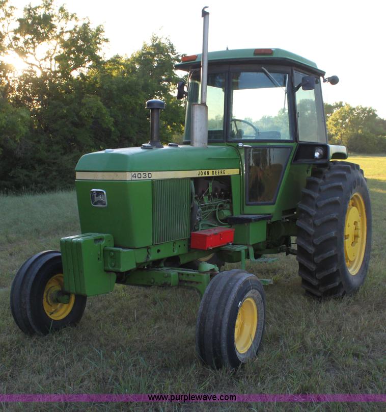 image for item H7354 1975 John Deere 4030 tractor