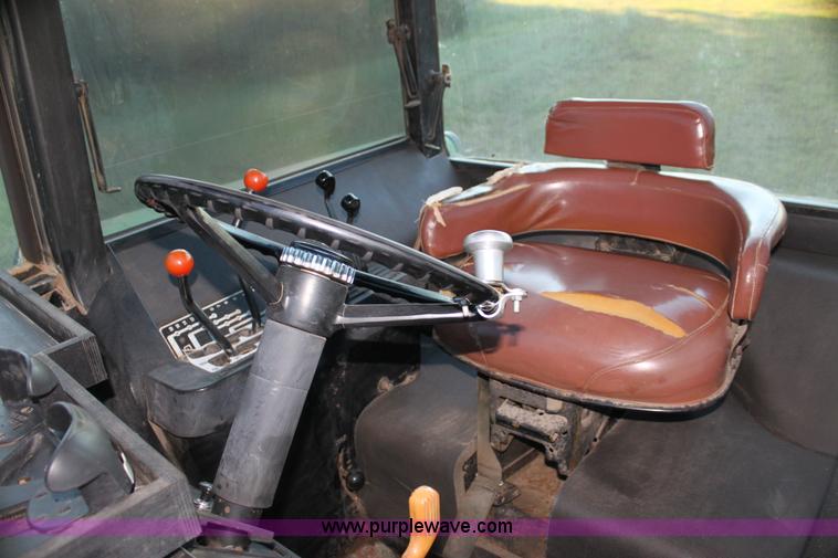 image for item H7354 1975 John Deere 4030 tractor