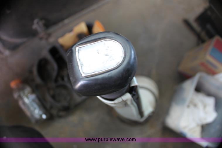 image for item H7367 1988 Volvo White WIA semi truck