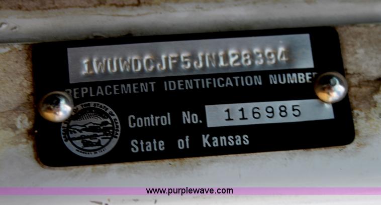 image for item H7367 1988 Volvo White WIA semi truck