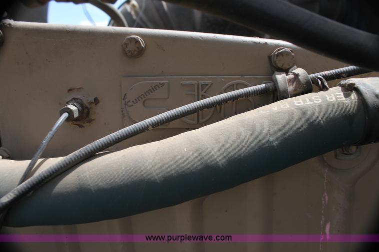 image for item H7367 1988 Volvo White WIA semi truck