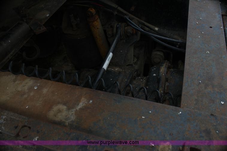 image for item H7367 1988 Volvo White WIA semi truck