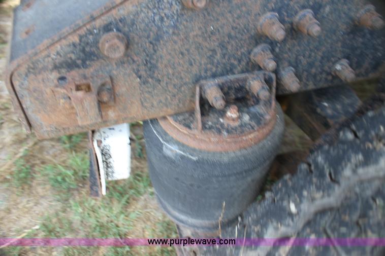 image for item H7367 1988 Volvo White WIA semi truck