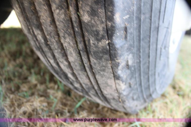 image for item H7367 1988 Volvo White WIA semi truck