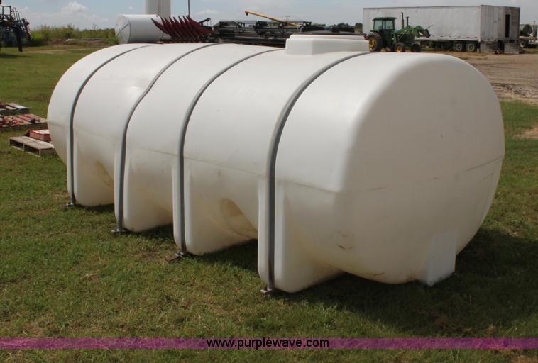 image for item H7372 1,635 gallon poly tank