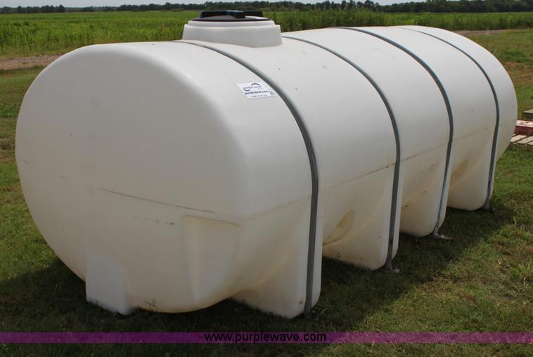 image for item H7372 1,635 gallon poly tank