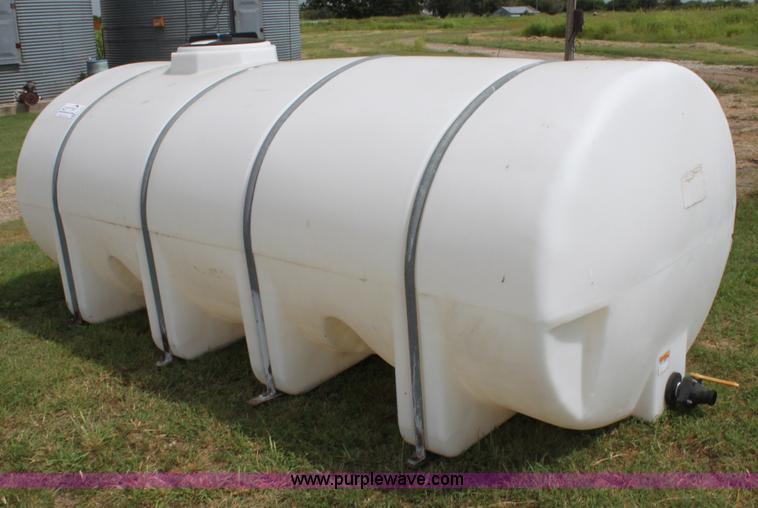 image for item H7372 1,635 gallon poly tank