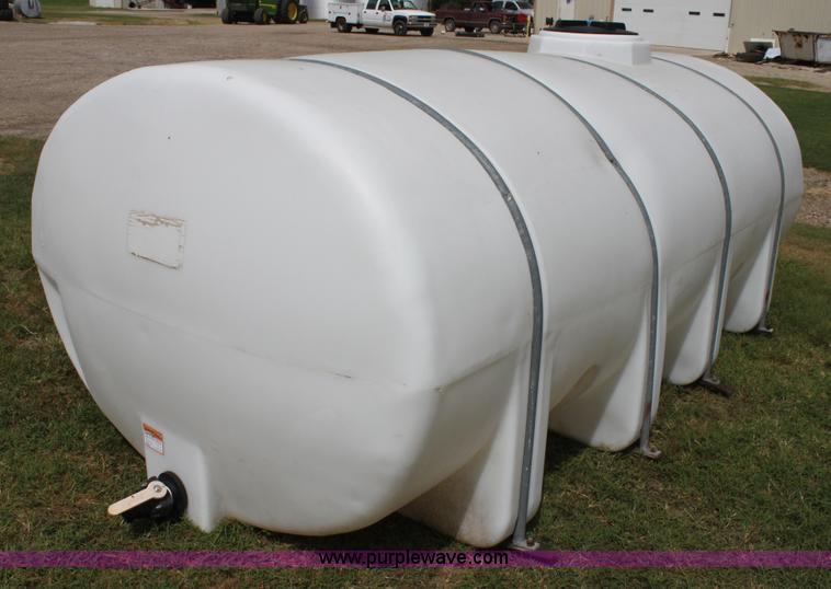 image for item H7372 1,635 gallon poly tank