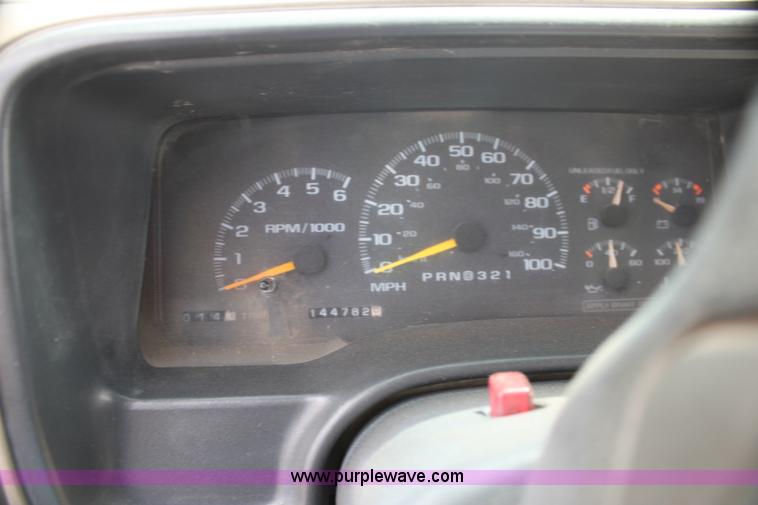 image for item H7373 1998 Chevrolet 3500 utility truck