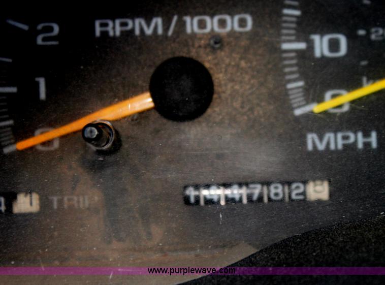 image for item H7373 1998 Chevrolet 3500 utility truck