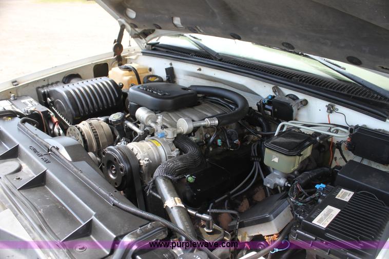 image for item H7373 1998 Chevrolet 3500 utility truck