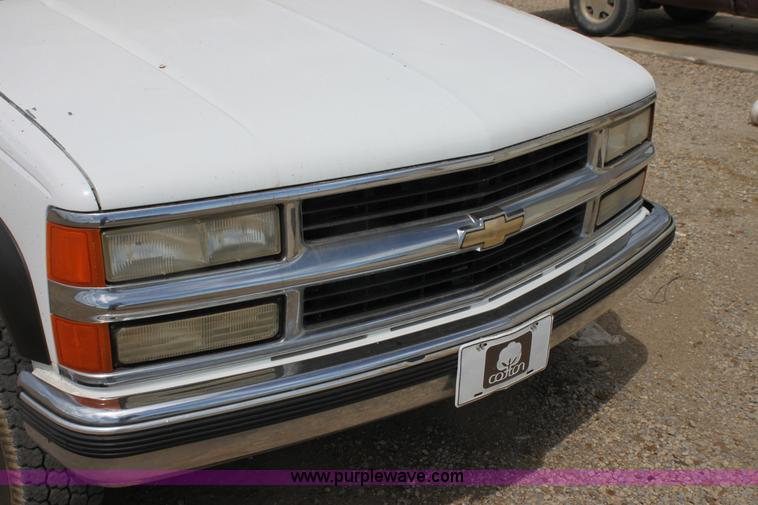 image for item H7373 1998 Chevrolet 3500 utility truck