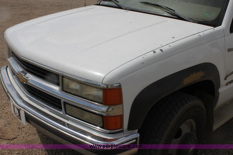 image for item H7373 1998 Chevrolet 3500 utility truck