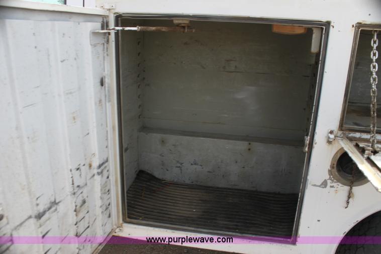 image for item H7373 1998 Chevrolet 3500 utility truck