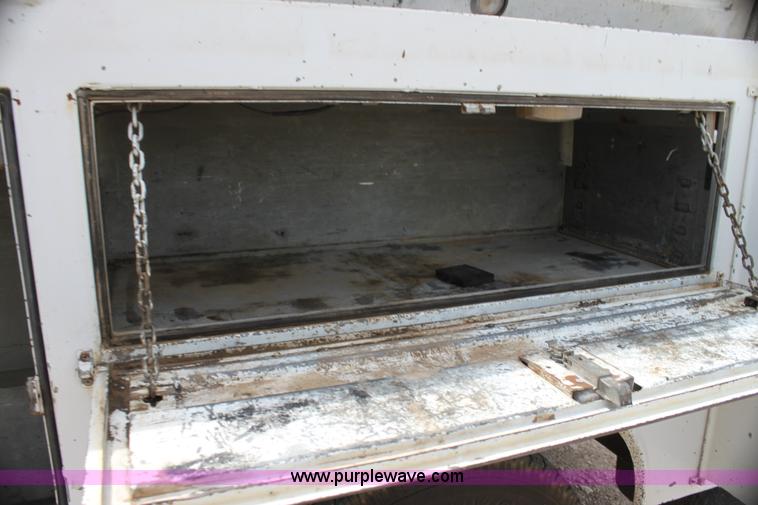 image for item H7373 1998 Chevrolet 3500 utility truck