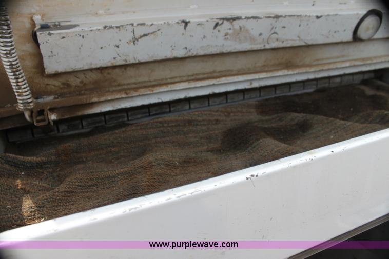 image for item H7373 1998 Chevrolet 3500 utility truck