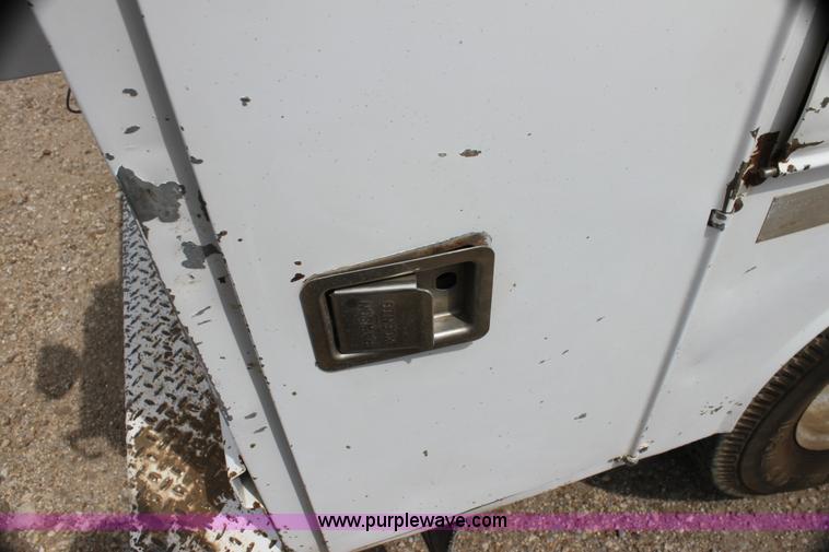 image for item H7373 1998 Chevrolet 3500 utility truck