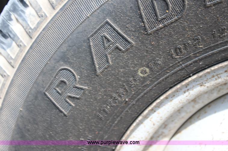 image for item H7373 1998 Chevrolet 3500 utility truck