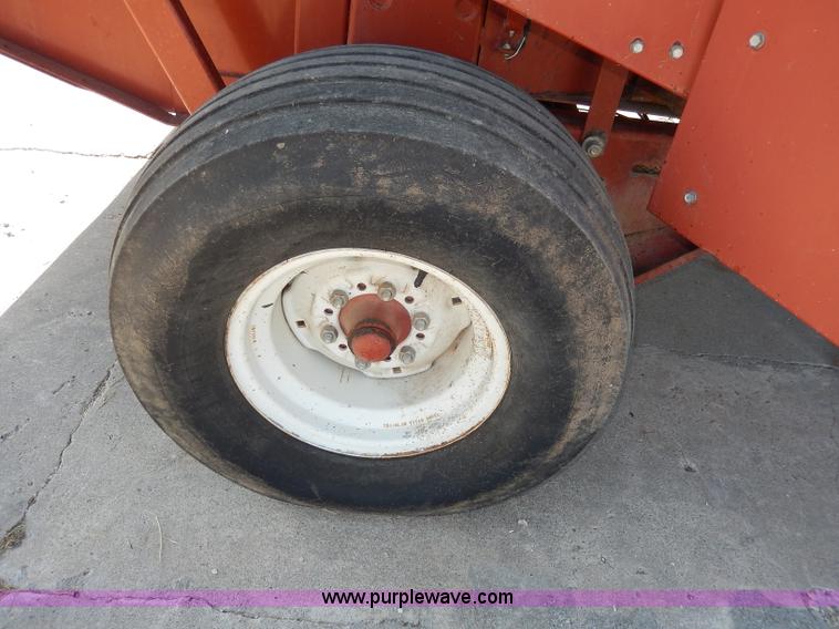 image for item H9749 Hesston 565A round baler